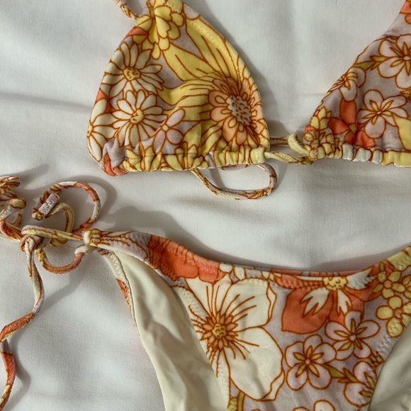 Beautiful floral triangl bikini 💛🌸🌼 - Picture 3 of 5